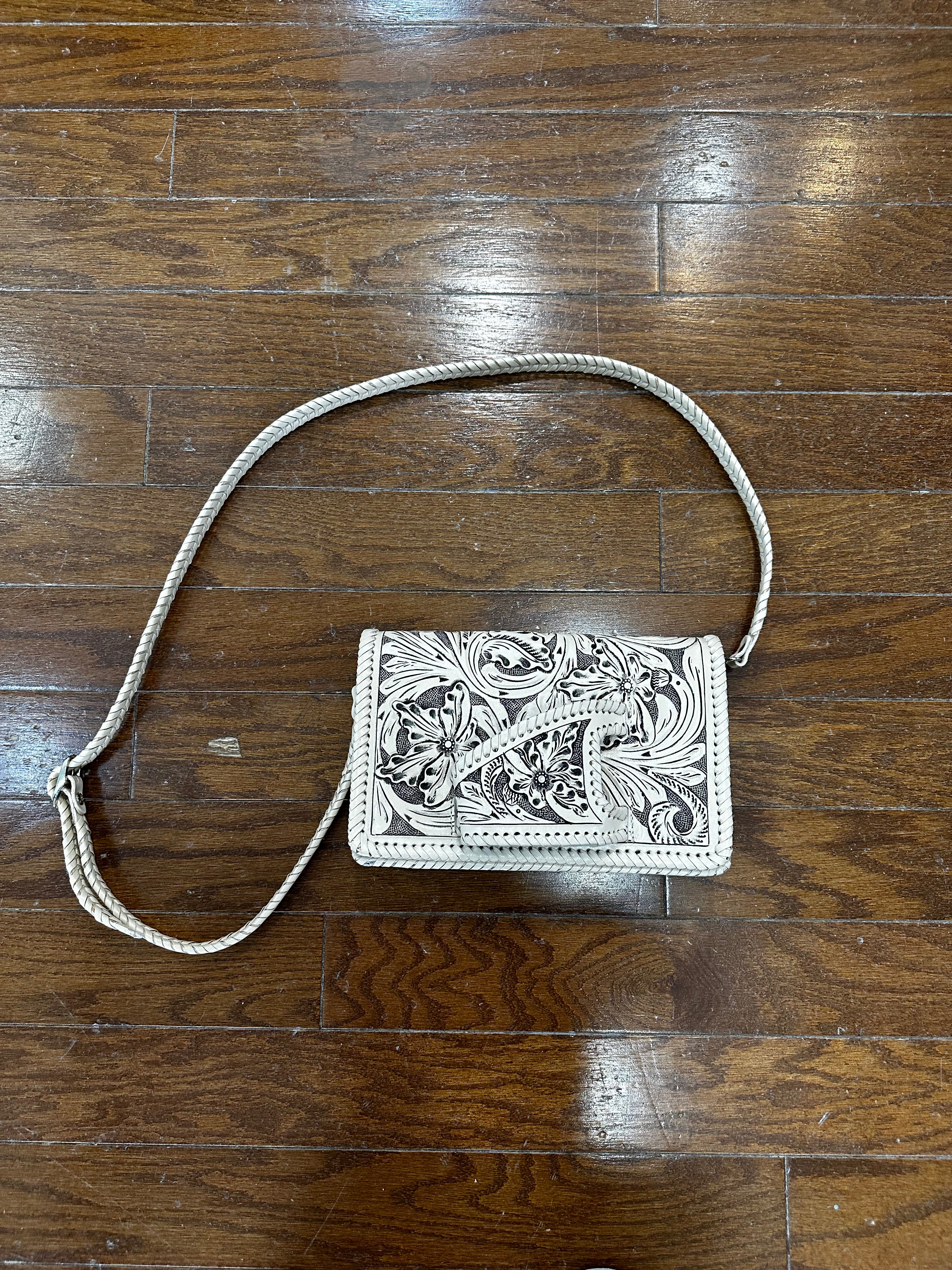El Guante Tooled Purse